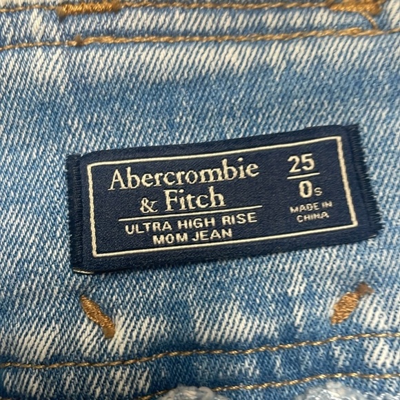 Abercrombie & Fitch Ultra High Rise acid wash mom jeans size. 0/25 - Picture 6 of 8